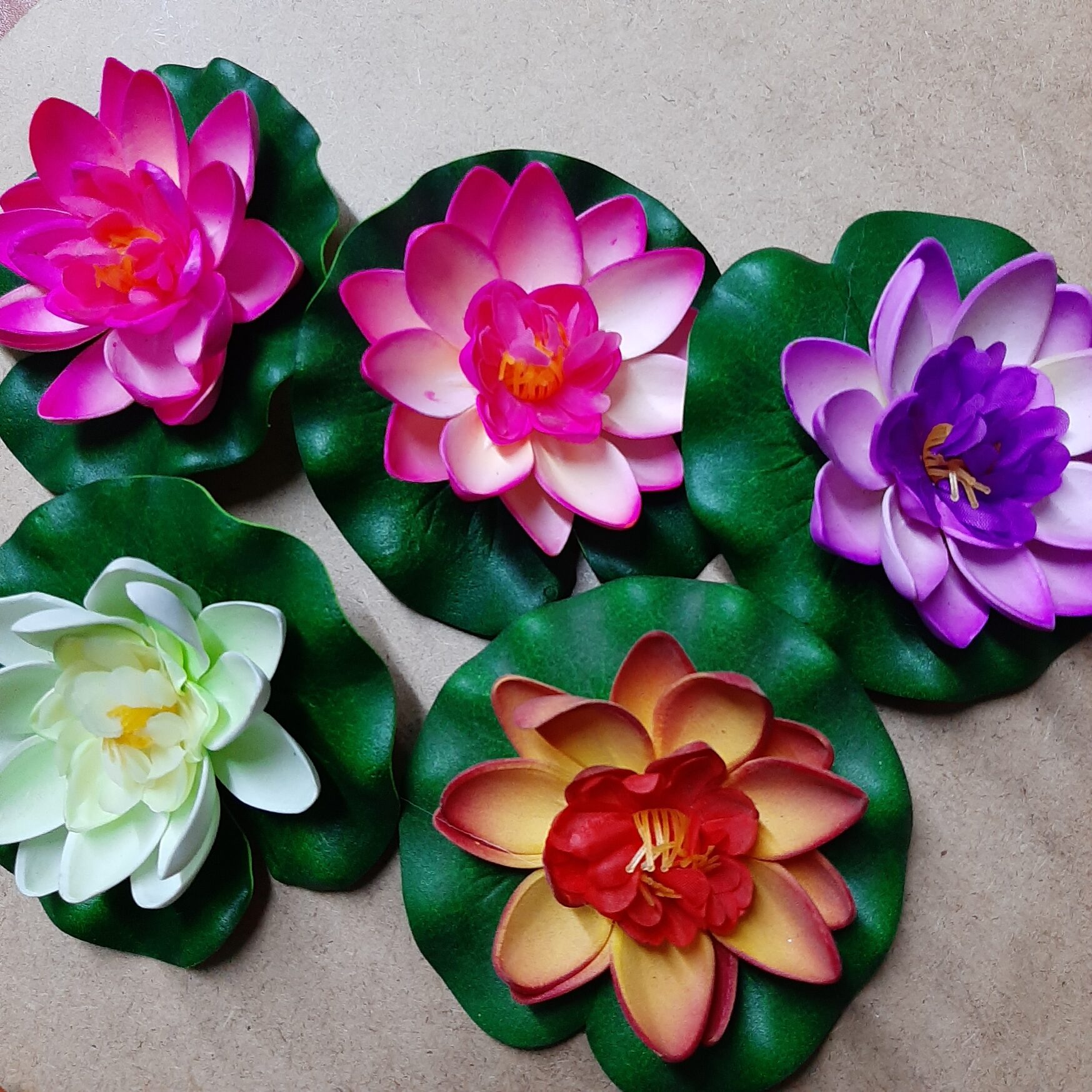 Lotus Flower Floating 10 CM